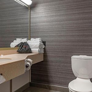 Zimmer mit Zugang für Rollstuhlfahrer mit Queensize-Bett